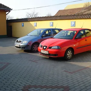 Pensión Halász Airport Panzio ***